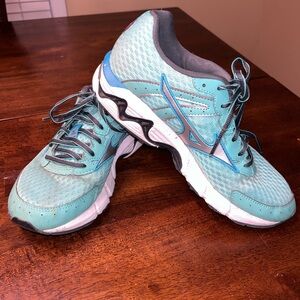 Mizuno Wave Inspire 11 shoes sneakers women’s size 8 aqua blue running